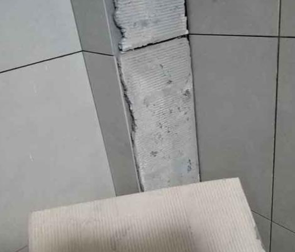 兴安盟瓷砖空鼓维修公司分享下厨房瓷砖脱落的补救措施。